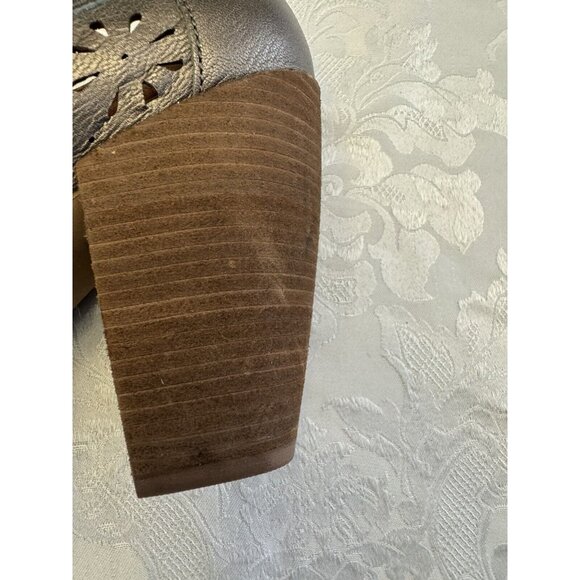 Lucky Brand Size 9B Peony Pewter Stacked Heel Peep Toe Bootie Metallic Lace Up - Picture 16 of 16